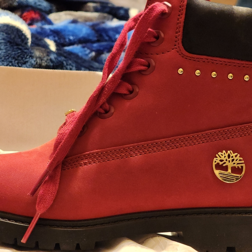 Oh so beautiful Dark red gold detail Timberland boots.